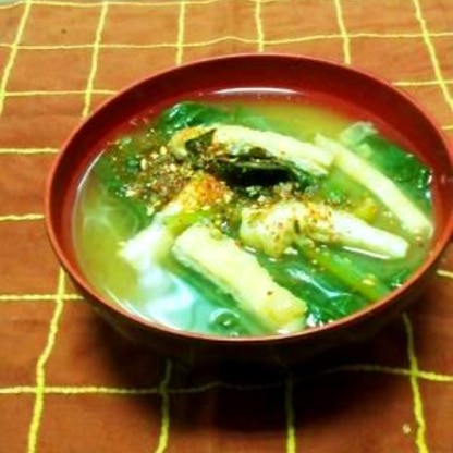 栄養ばつぐん小松菜と油揚げの味噌汁